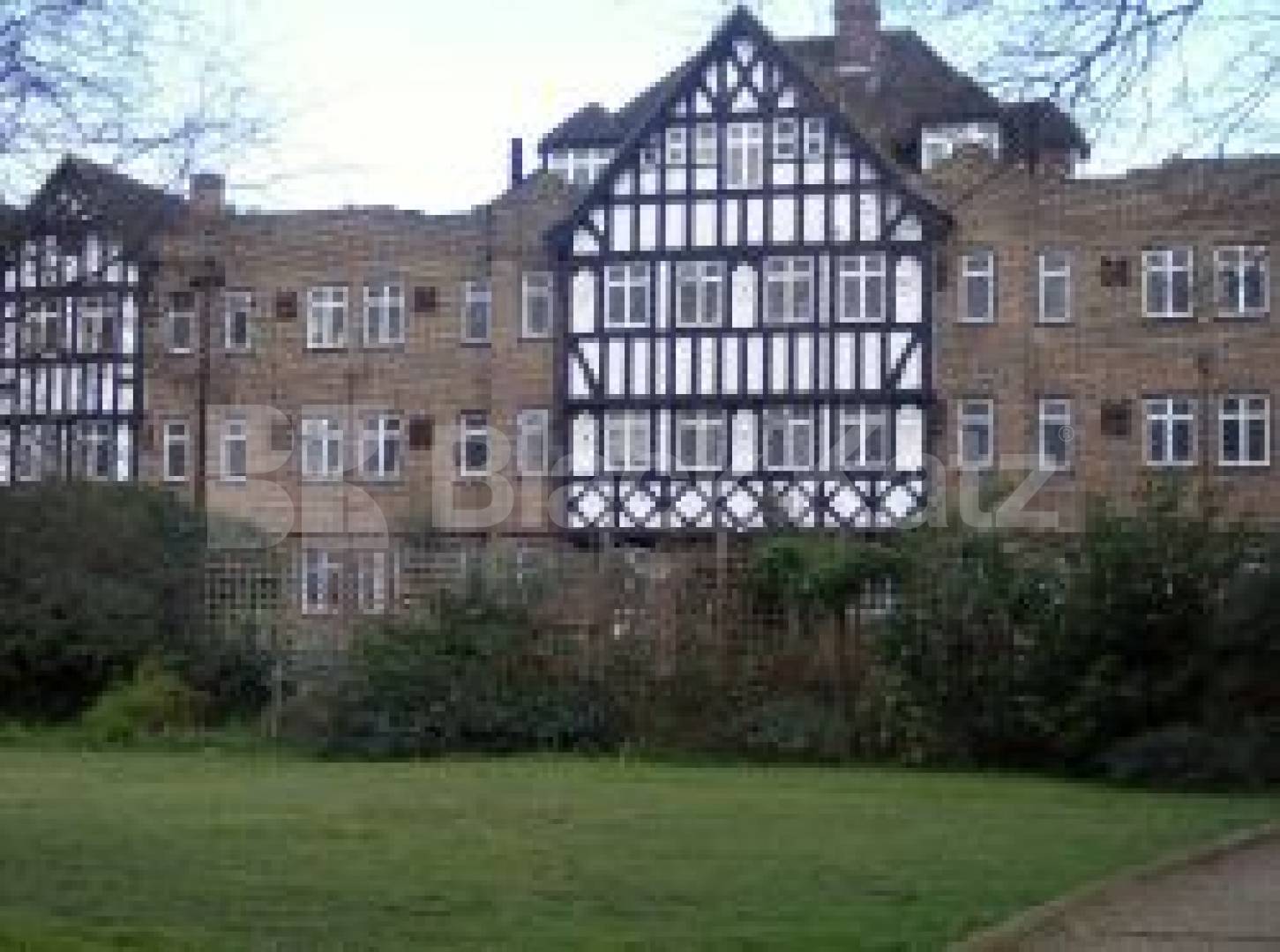 Exquisitely decorated Studio Apartment Flat in Tudor Close SW2
